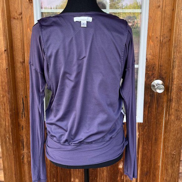 Embroidery Detailed Comfortable Top - Picture 4 of 7